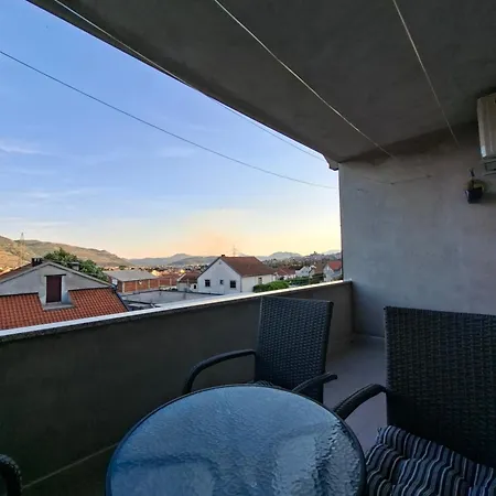 Gina Apartment